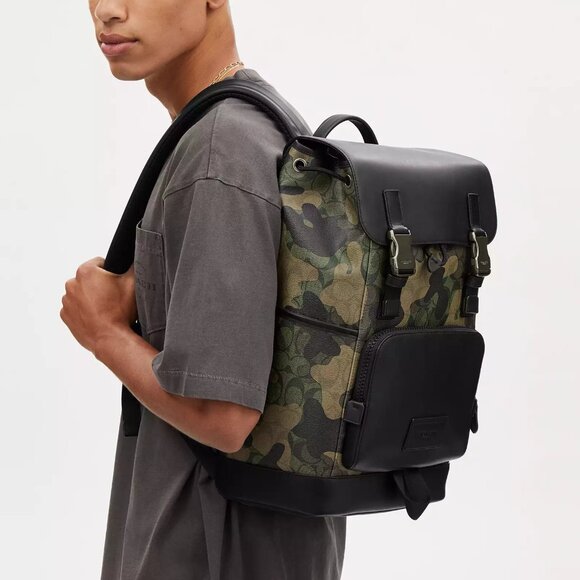 🏕️Coach Track Backpack In Signature Canvas With Camo Print - Picture 2 of 6